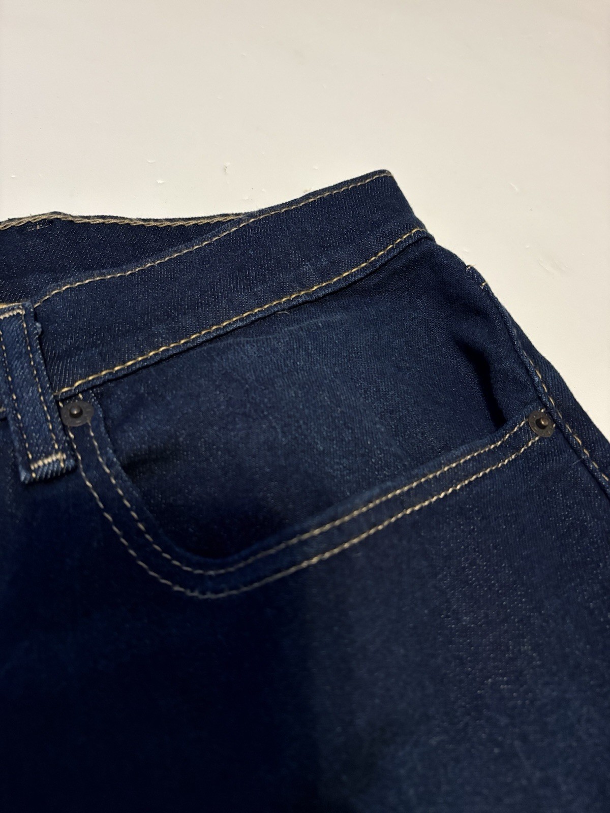 Levi Strauss 559 Men’s 44 x 32 Relaxed Fit Straight Leg Dark Wash Blue Denim