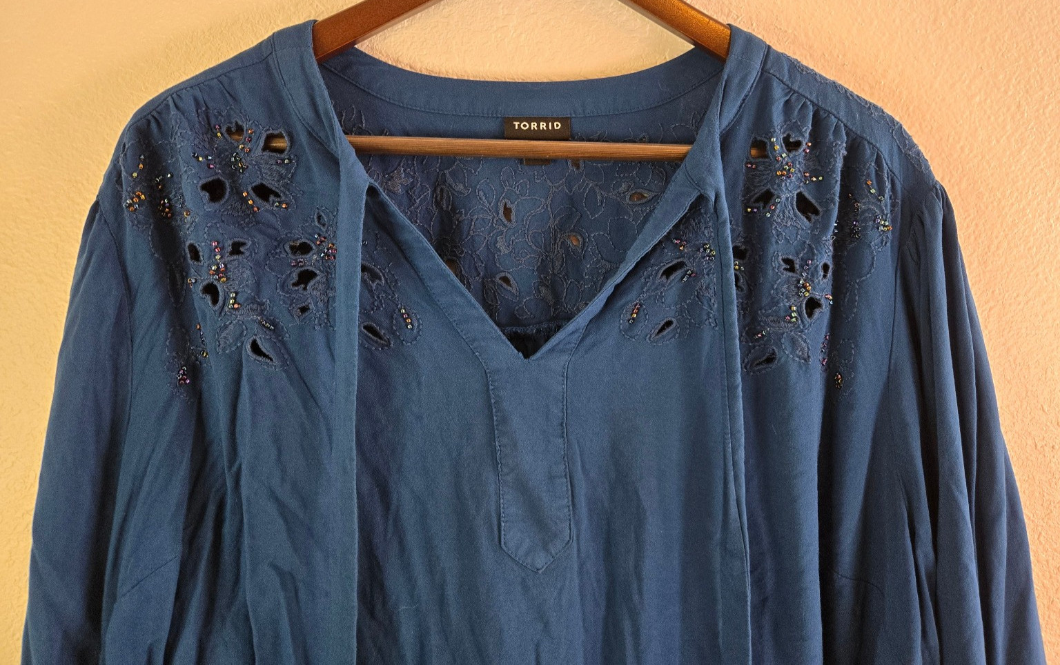 Torrid Womens 2 (18-20) Blue Challis Beaded Embroidered Cut Out Peasant Blouse