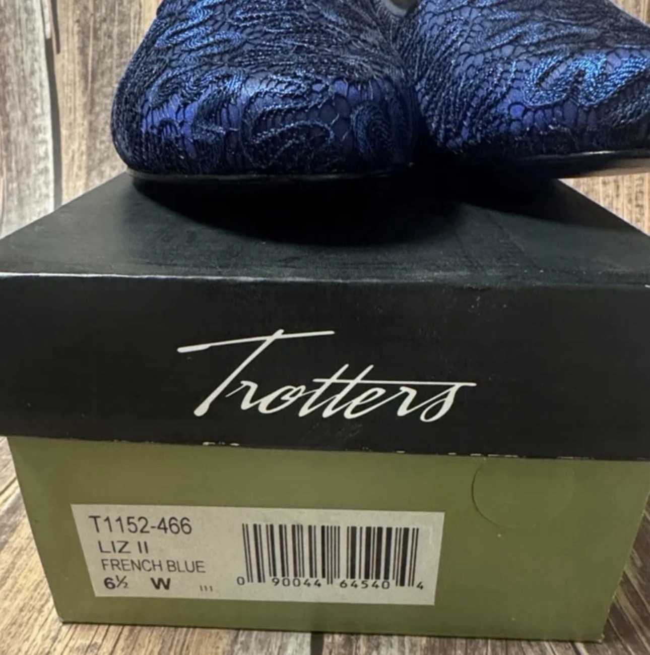 Never Worn Trotters French Blue Patterned Loafers Size 6.5W Item #PHK6953