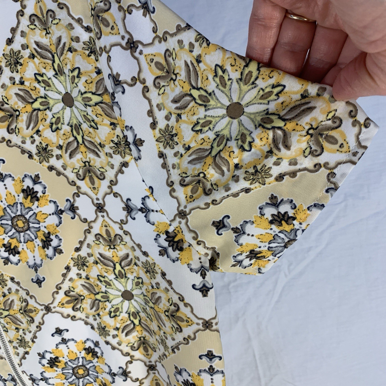 Dandy Lion Yellow, Medallion Floral Tile Print Shift Dress Size SM Short Sleeve