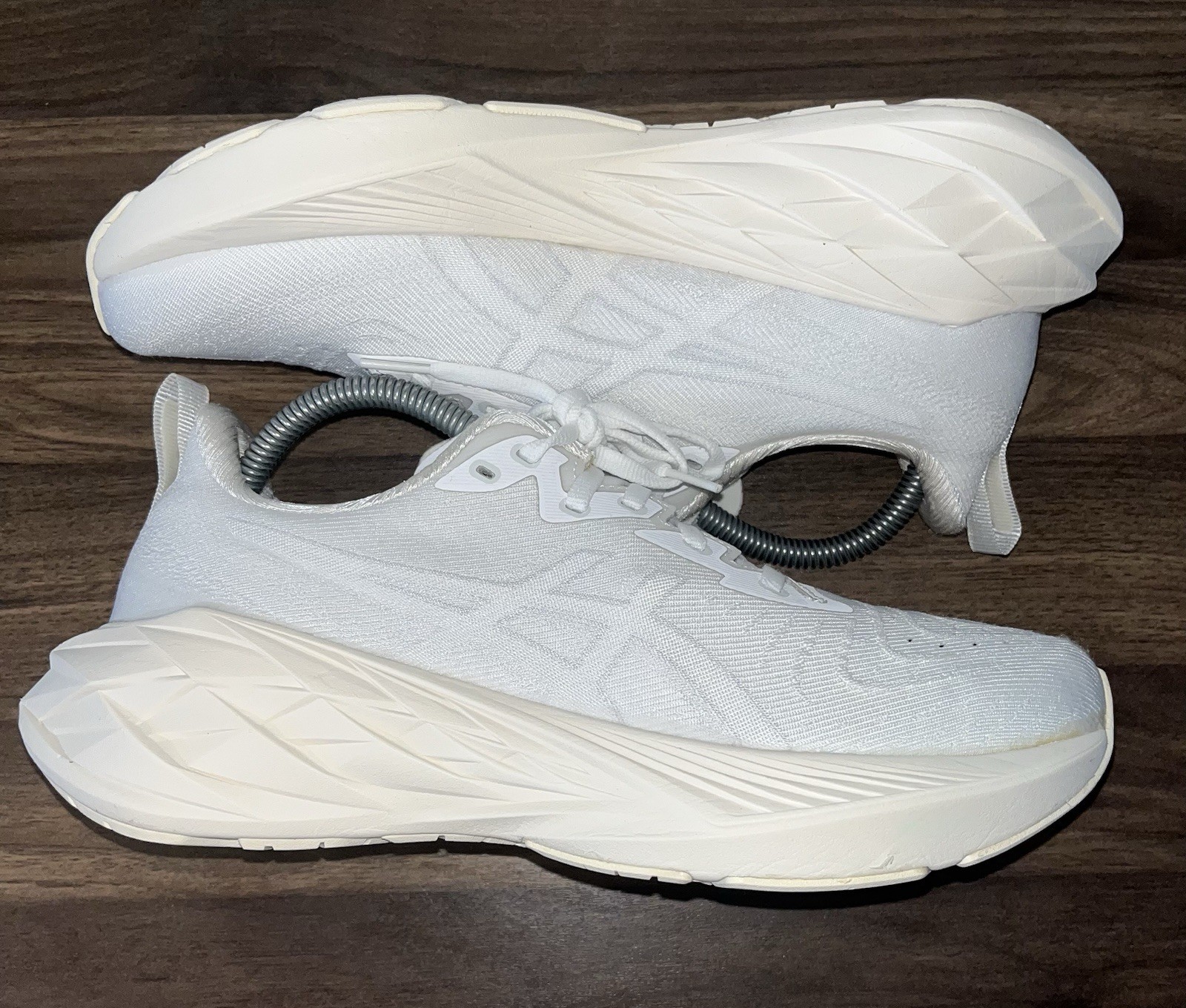 ASICS Novablast 4 Running Sneaker Shoes Women’s White Size US8.5 EU40