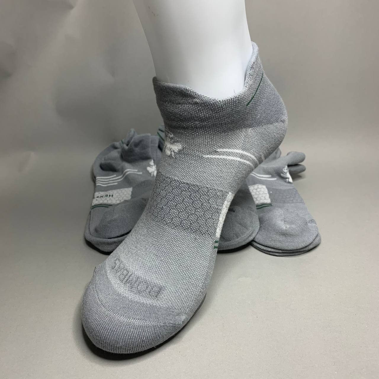 Bombas Men Women Ankle Quarter Socks 4 Pairs Dark Gray Charcoal Size L Large