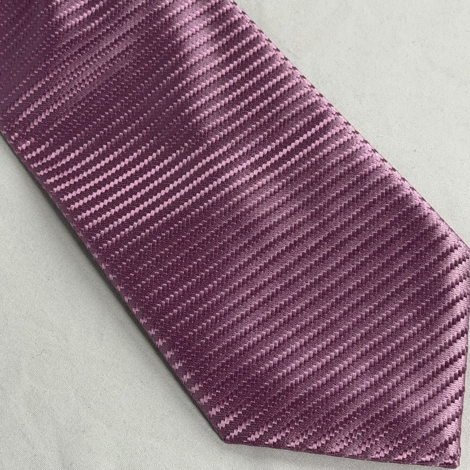 Henry Jacobson Lavender 100% Silk Necktie Tie 58 x 3.5 inches A78
