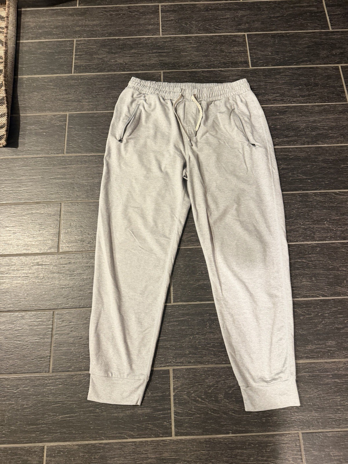 Vuori Men’s Ponto Performance Stretch Jogger Sweatpants XL, Heather Gray, V418