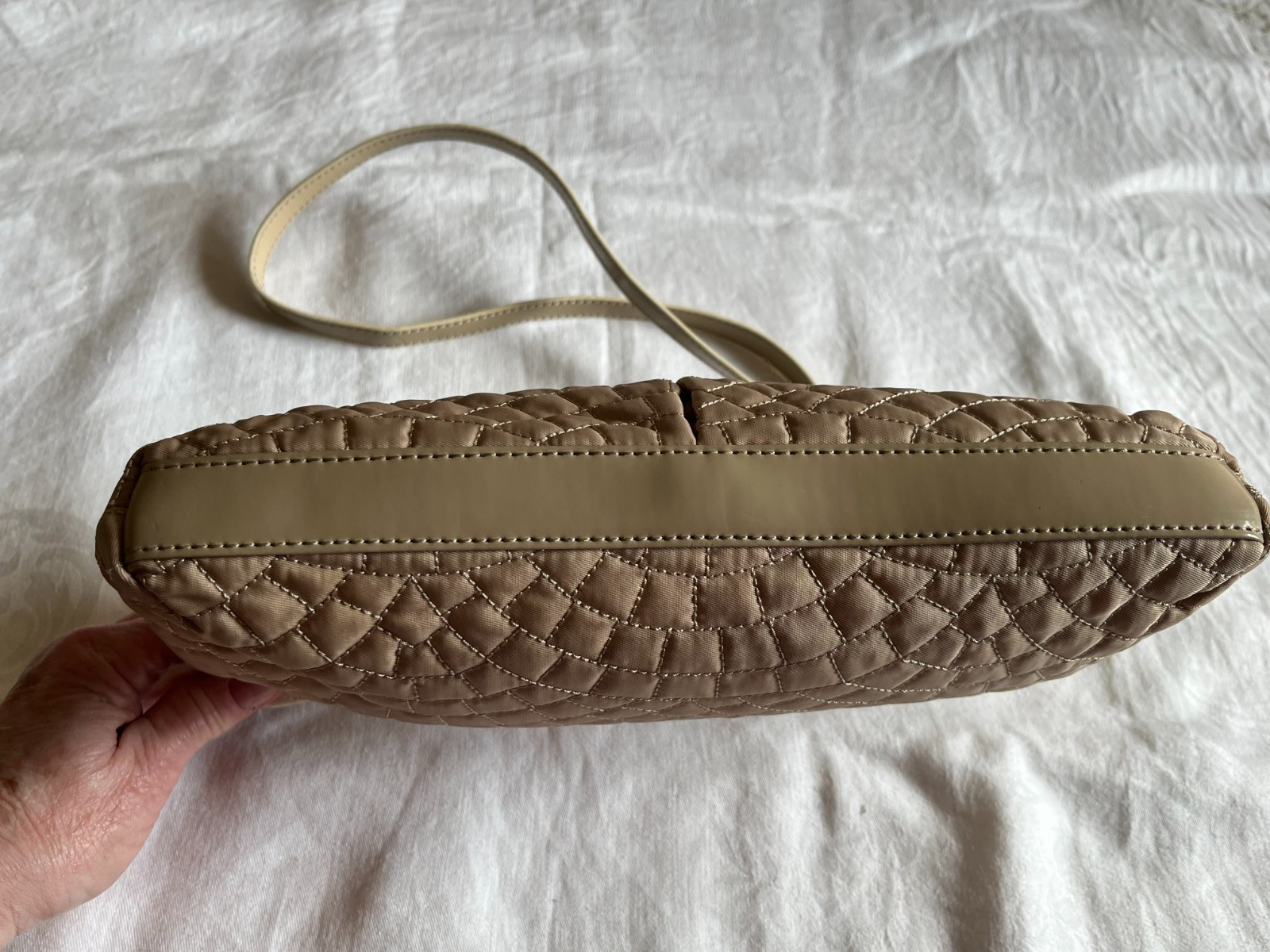Vera Bradley Quilted Lt Tan Quilted Poly Crossbody Purse Patent Straps Accents