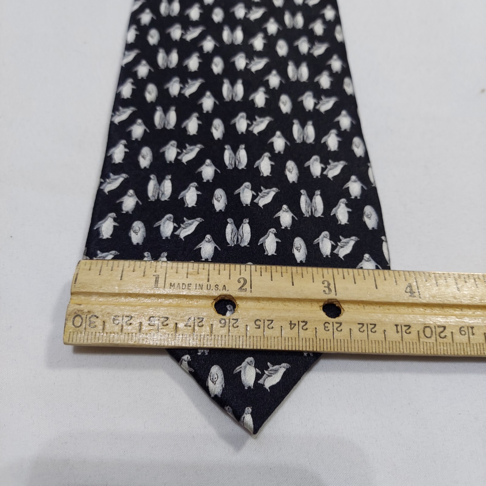 Black Tie With Penguins- 58″ long 3 3/4″ Wide Silk Pierre Cardin 🐧 Penguin