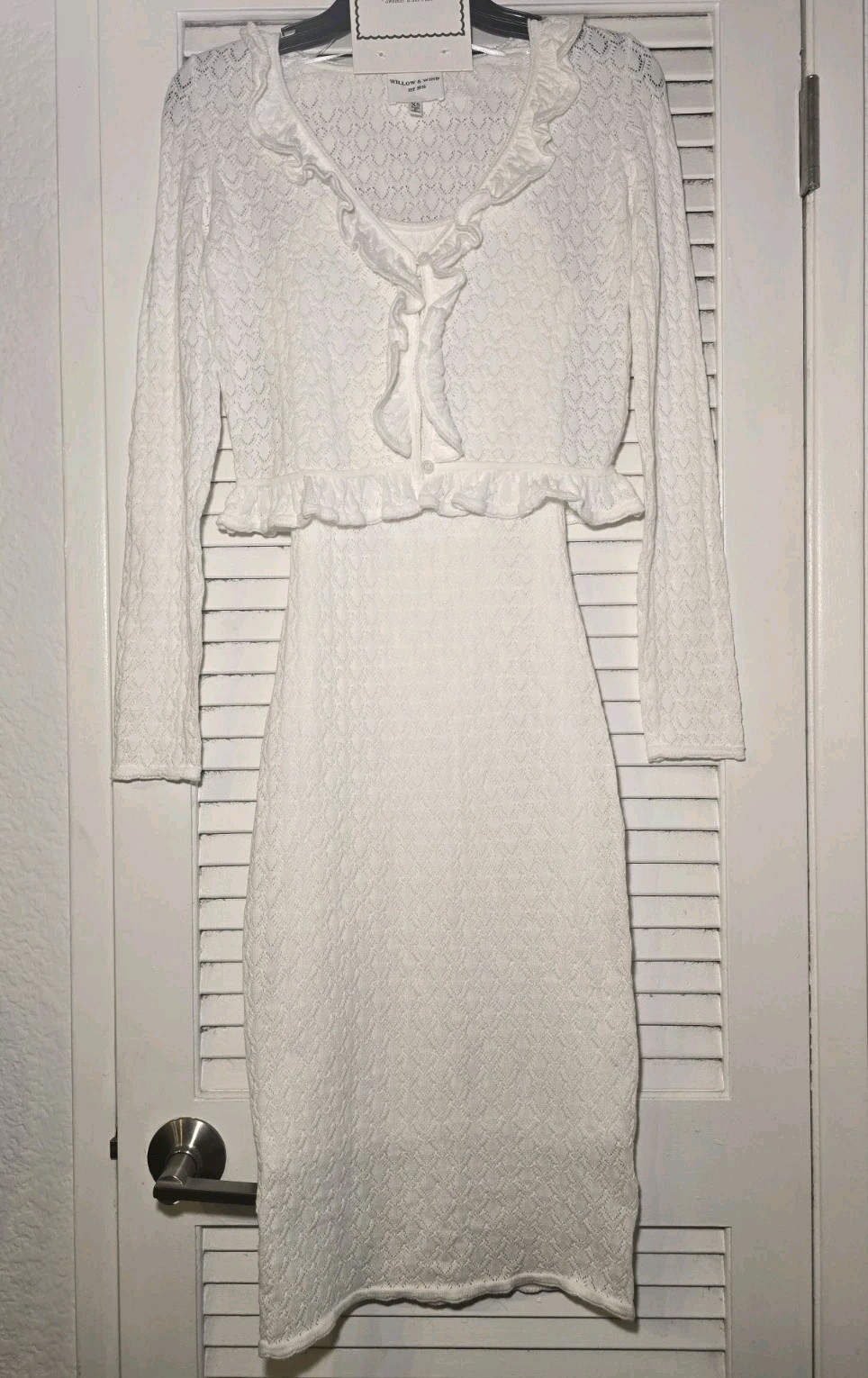 Willow & Wind Women’s White XS 2pc Knit Cropped V-Neck Ruffle Button Set