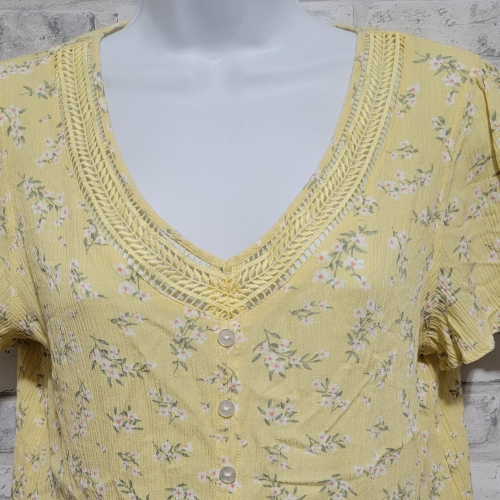 Hippie Rose Daisy Floral Peplum Lace Trim Blouse Womens Med