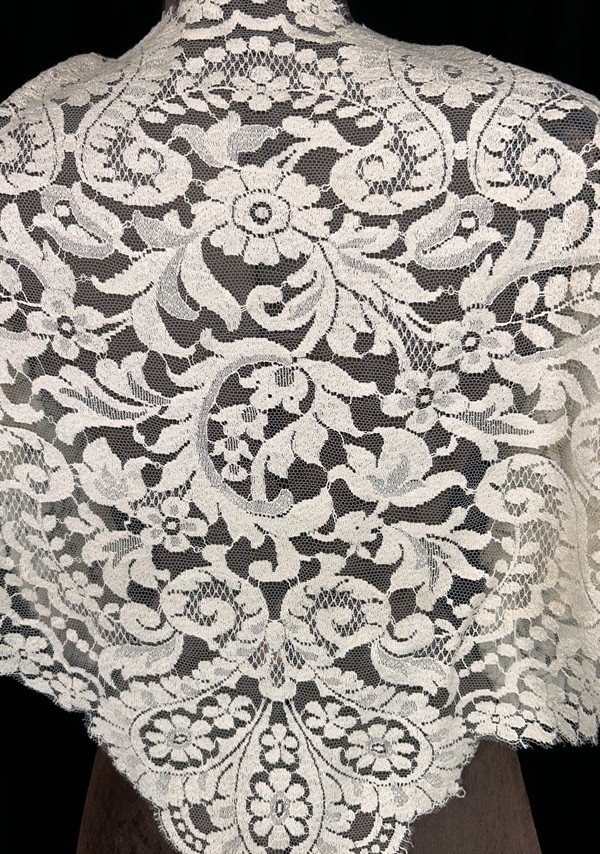 antique collar fichu lace white triangle 45 x 29 in. machine net lace