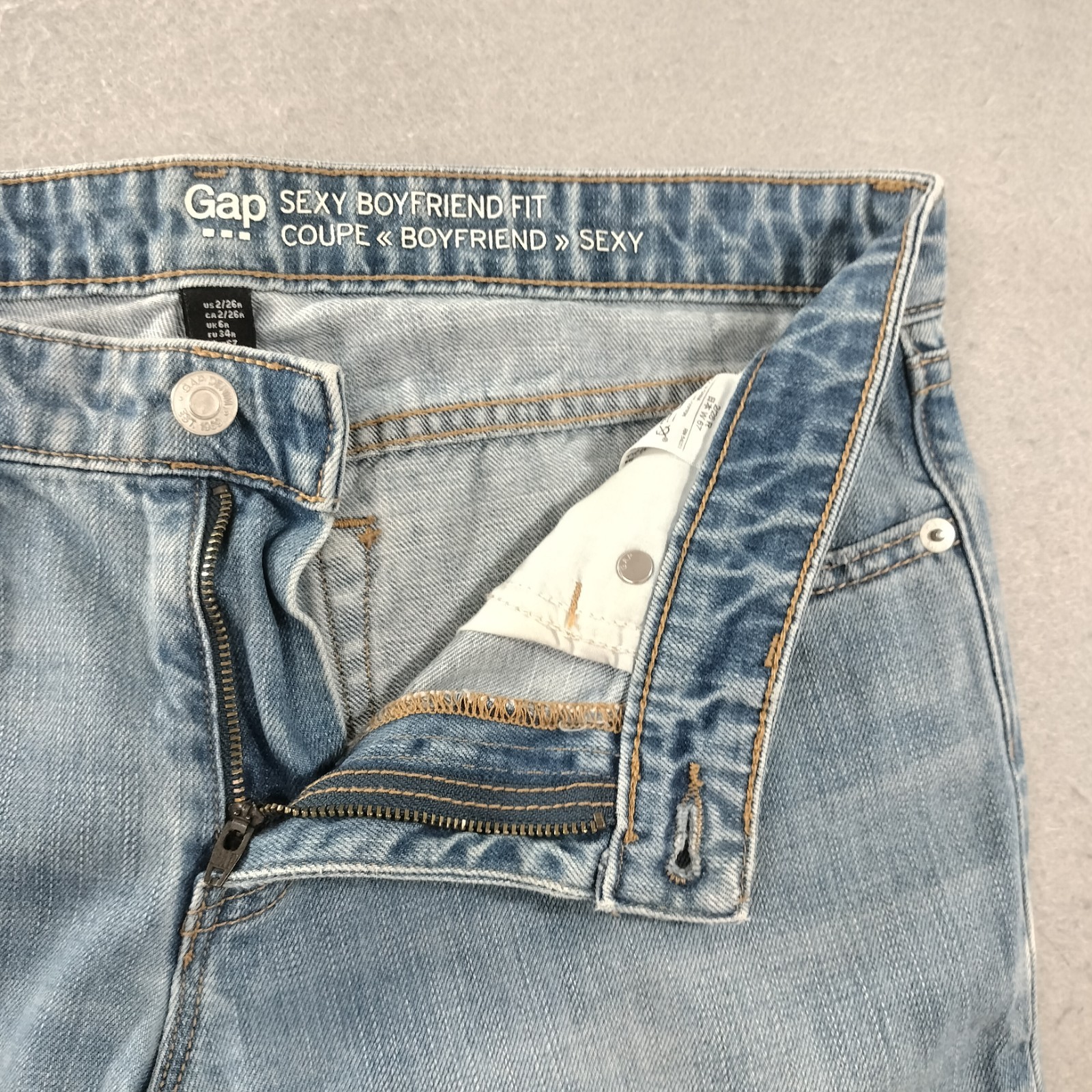 Gap Sexy Boyfriend Fit Distressed Blue Denim Jeans Womens Size 2/26R