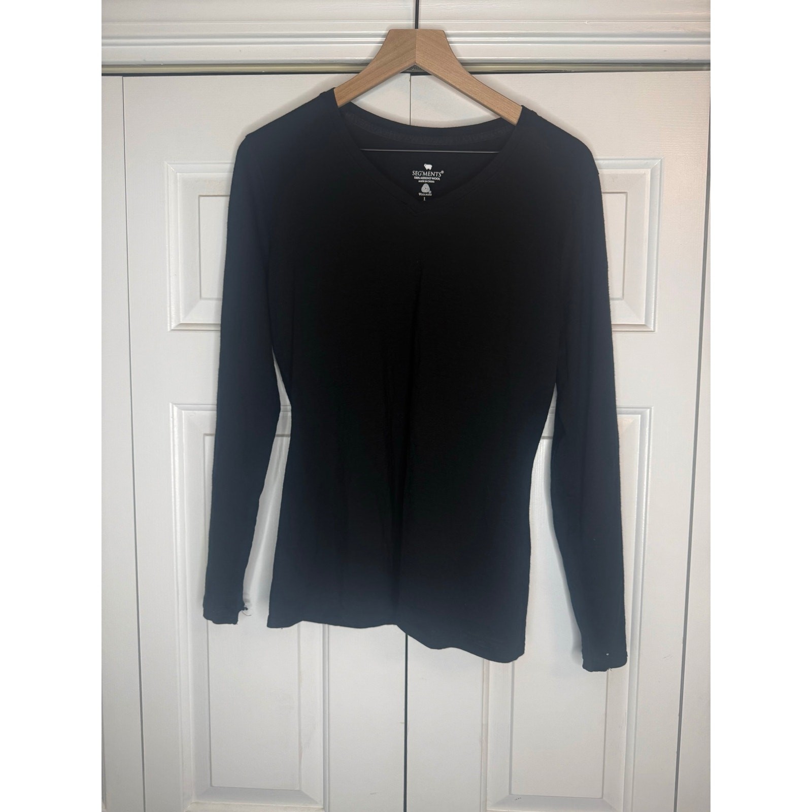 LOT of FLAWED SEG’MENTS Womens L Pure Merino Wool Base Layer V Neck Top Black