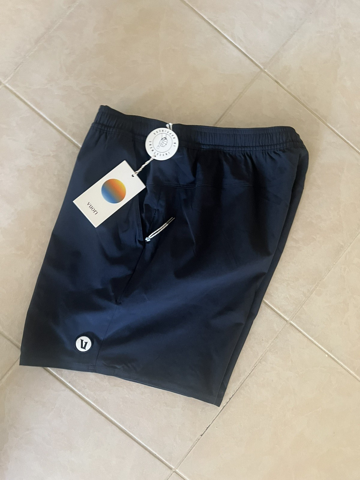 NEW Vuori Maverick Volley Short 6″ Inseam Lined Black Men’s Large L V3087