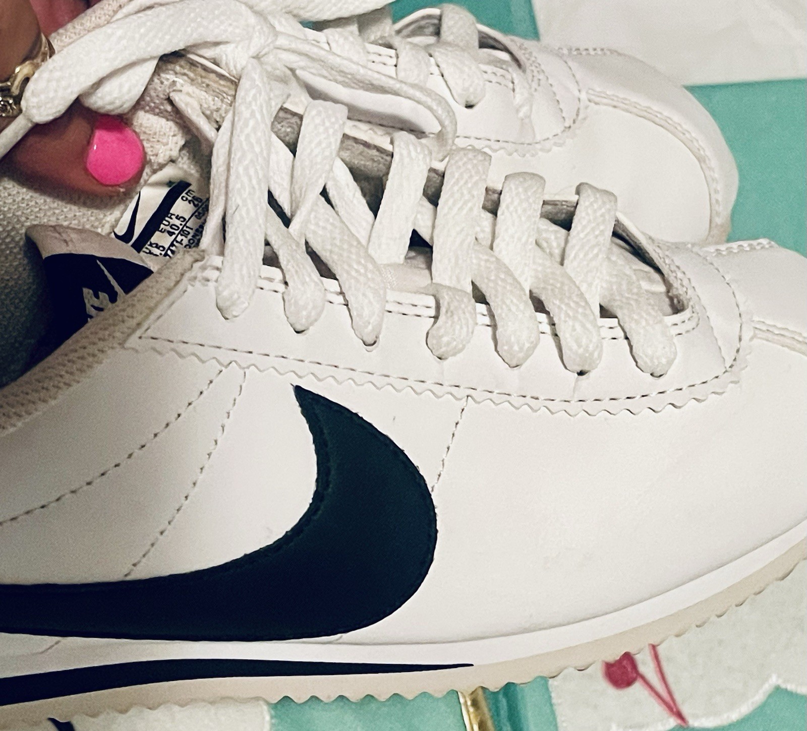 Nike Classic Cortez Leather White/Black Low Top Lace-Up Sneakers 807471-101