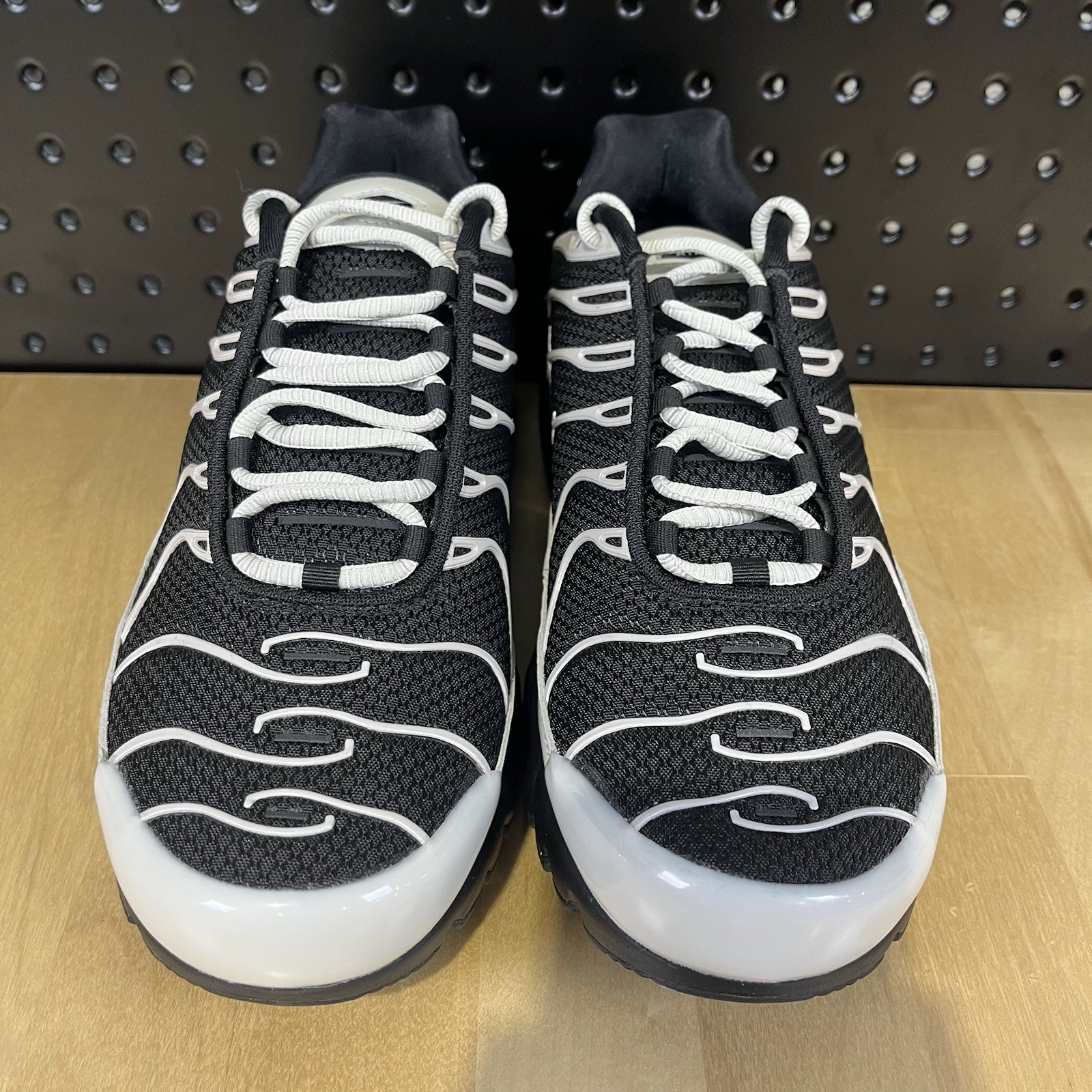 Nike Air Max Plus NBY Men’s 8 / Women’s 9.5 Black Grey Shoes HF0665 900 NEW