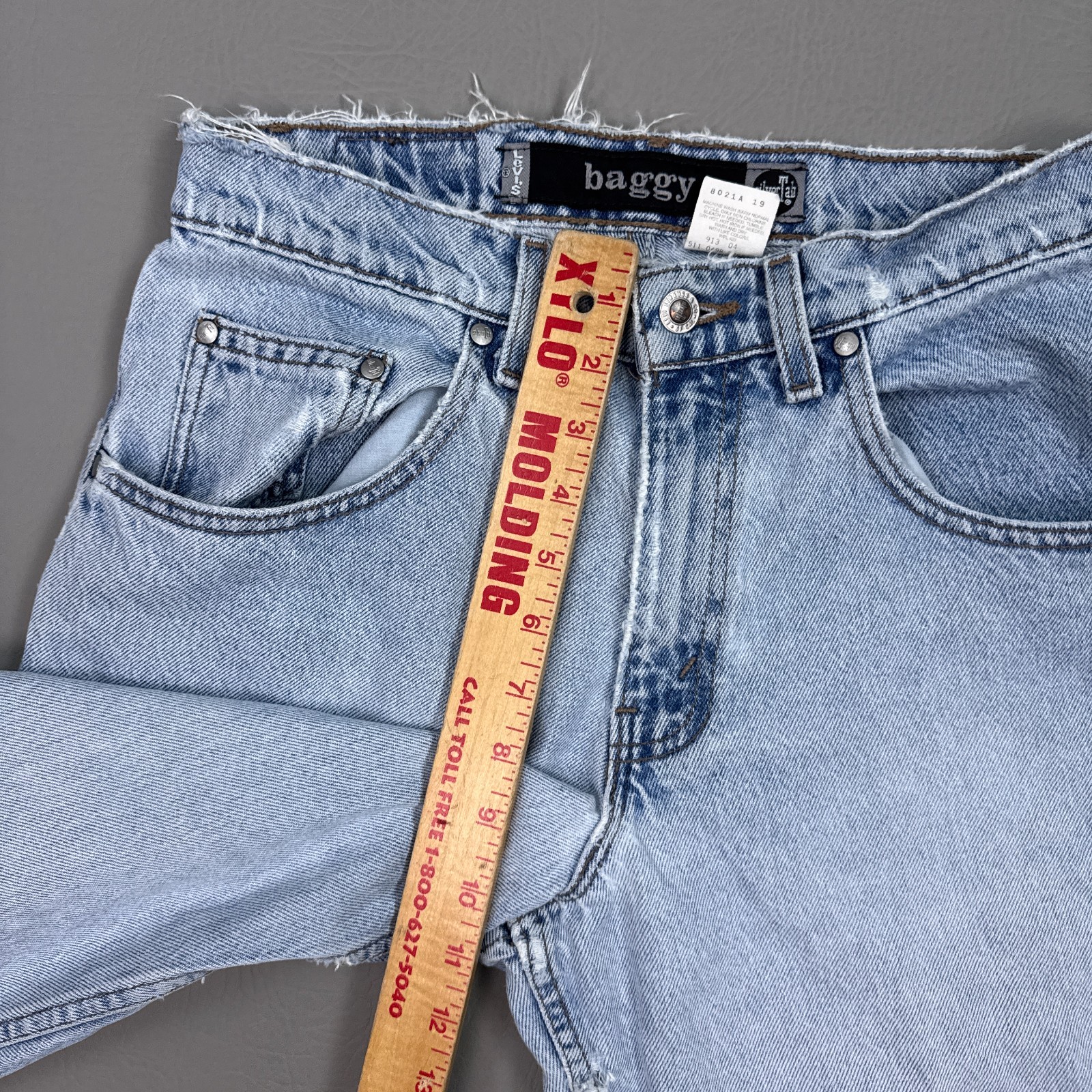 Vintage Levis SilverTab Jeans Mens 30×32 Blue Baggy 90s Made USA Thrashed Faded