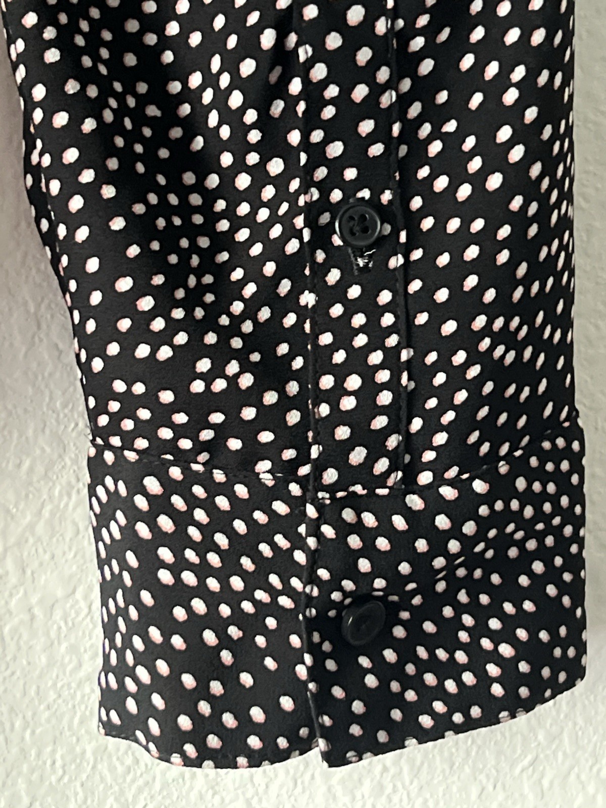 Express Women’s Micro-Dot Lightweight V Neck Adjustable Sleeve Blouse Size M