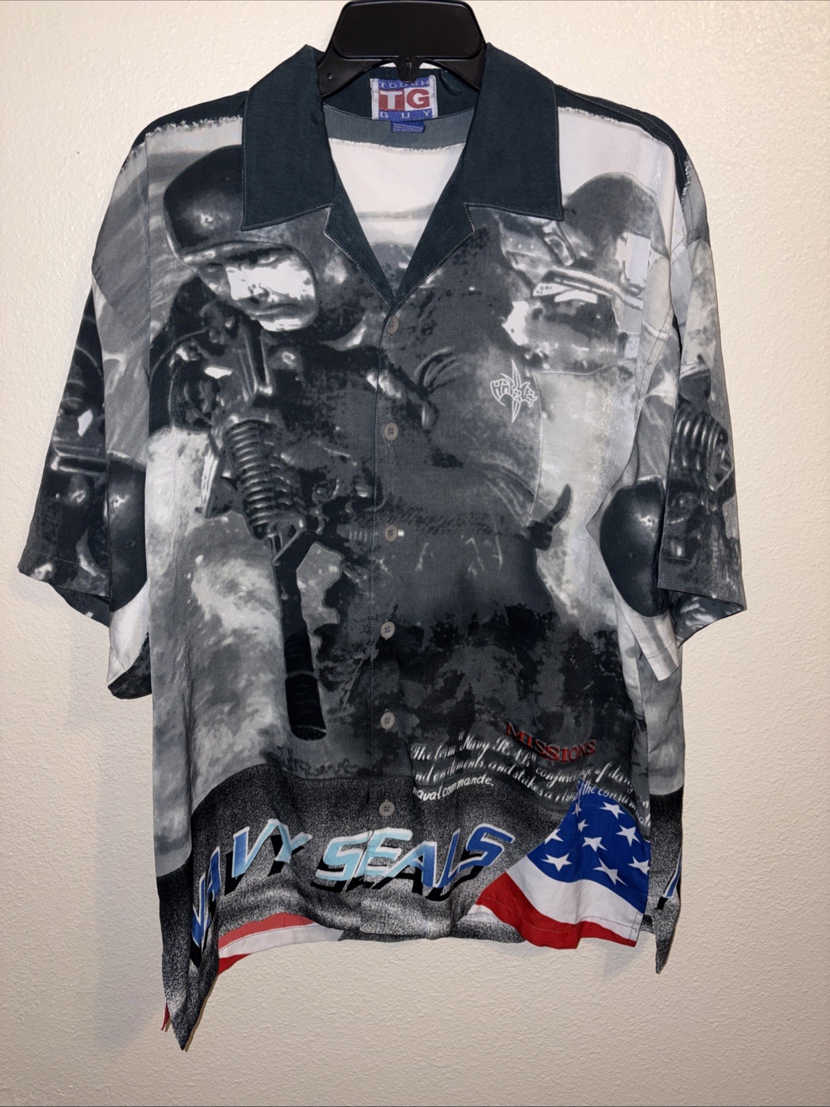 Navy Seals Graphic Picture Shirt L, Great Coloring and Smooth Feel