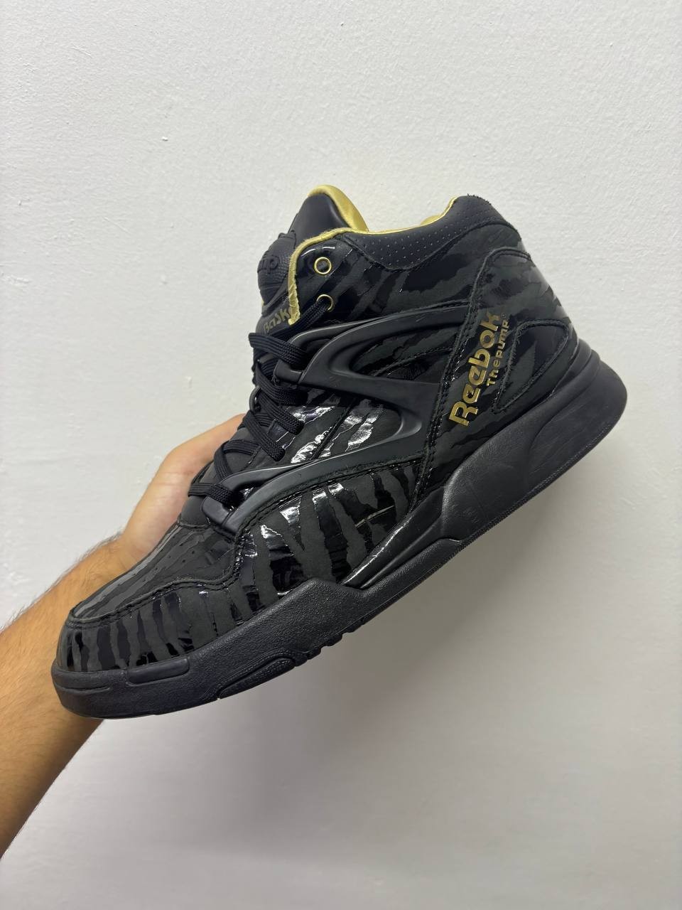 Reebok Pump Omni Lite Year of the Tiger Men US 10 Black Gold Basketball
