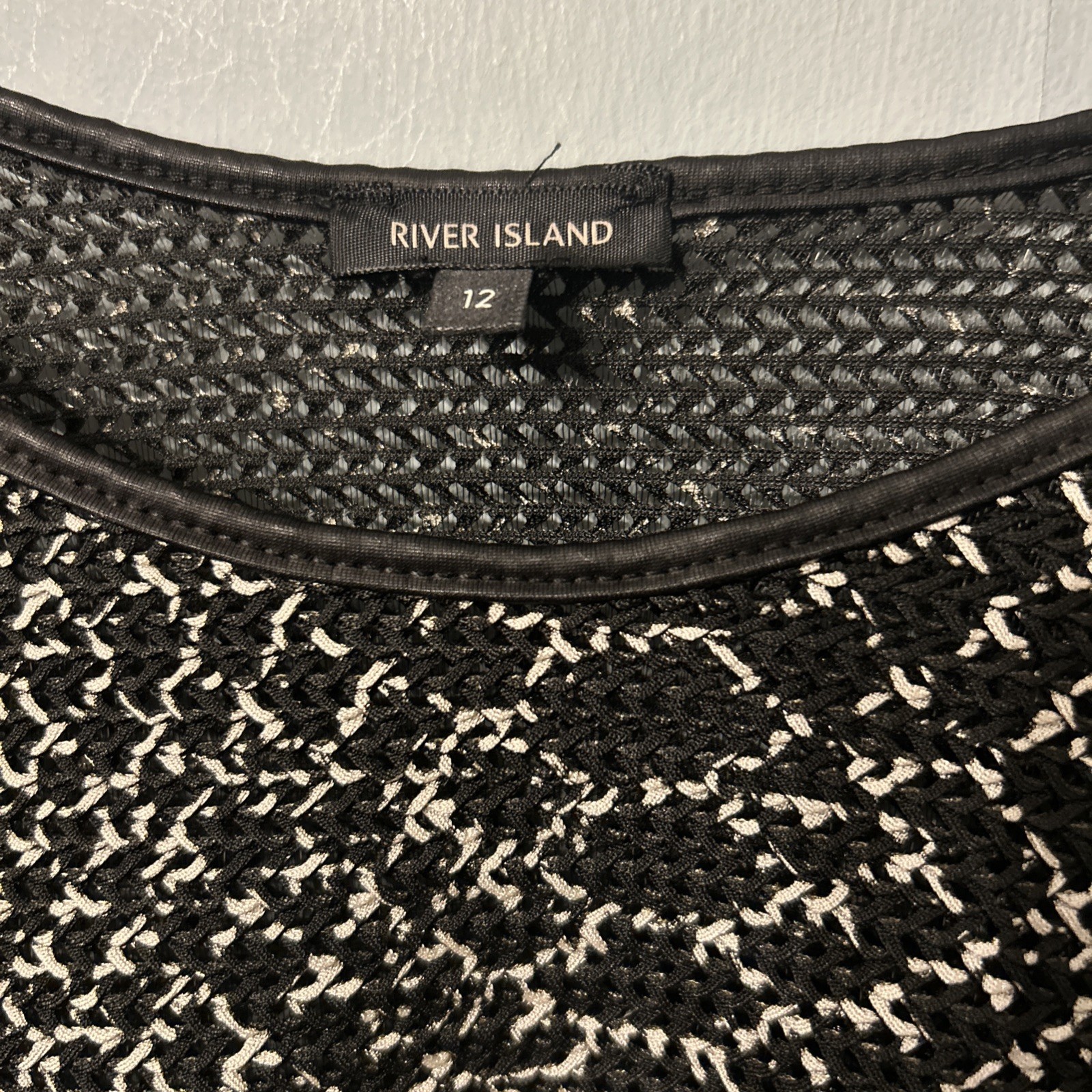 River Island Black White Mesh Knit Top Size 12 Snakeskin Pattern Short Sleeve