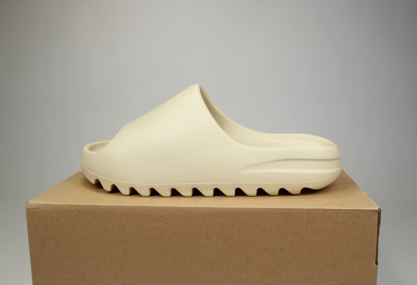 Adidas Yeezy Slide “Bone” NEW WITH BOX -FAST SHIPPING -Unisex FZ5897