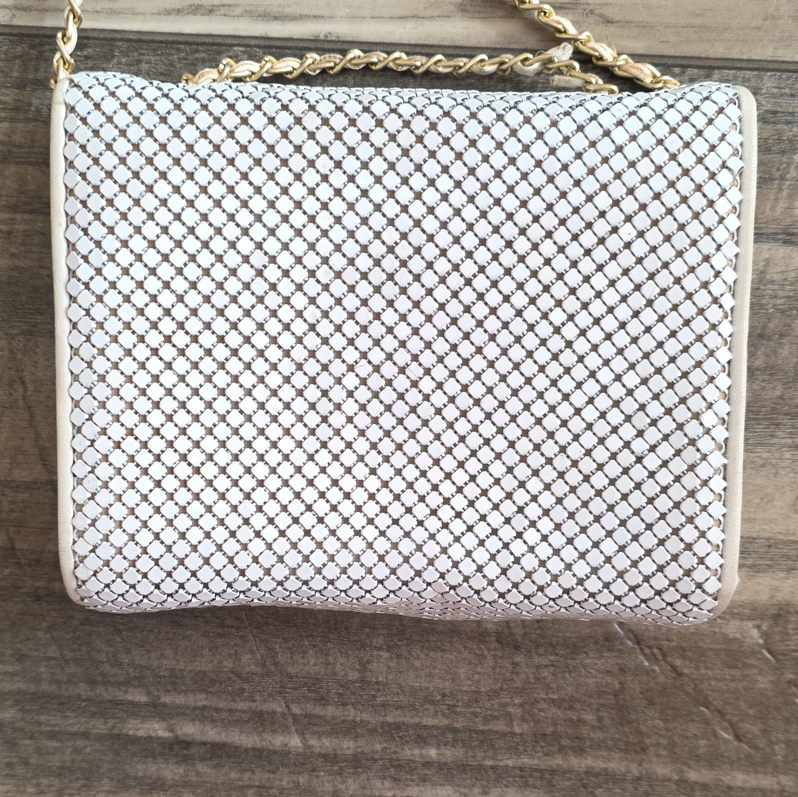 Whiting & Davis White Mesh Shoulder Bag Gold Chain Strap Magnetic Closure