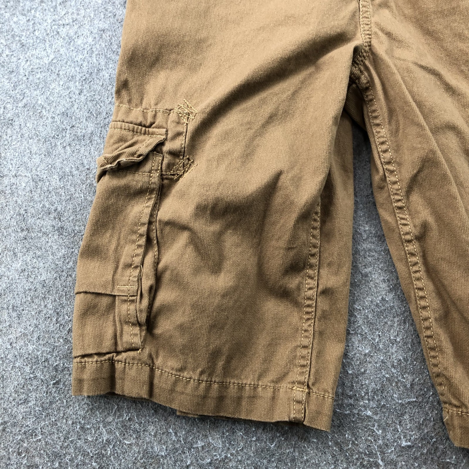 Levis Shorts Boys 18 Reg Beige Cargo Surplus Flat Front 13″ Inseam