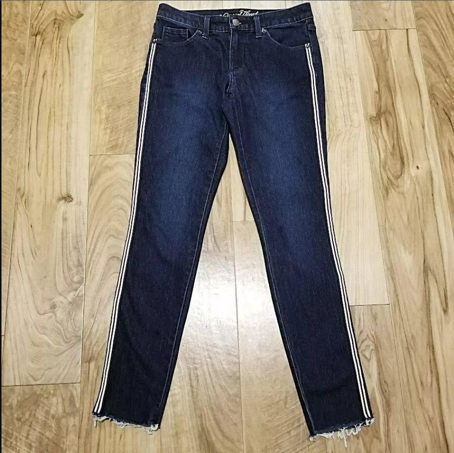 Universal Thread Womens Size 2 26R Mid Rise Skinny Jeans Dark Wash Side Stripe