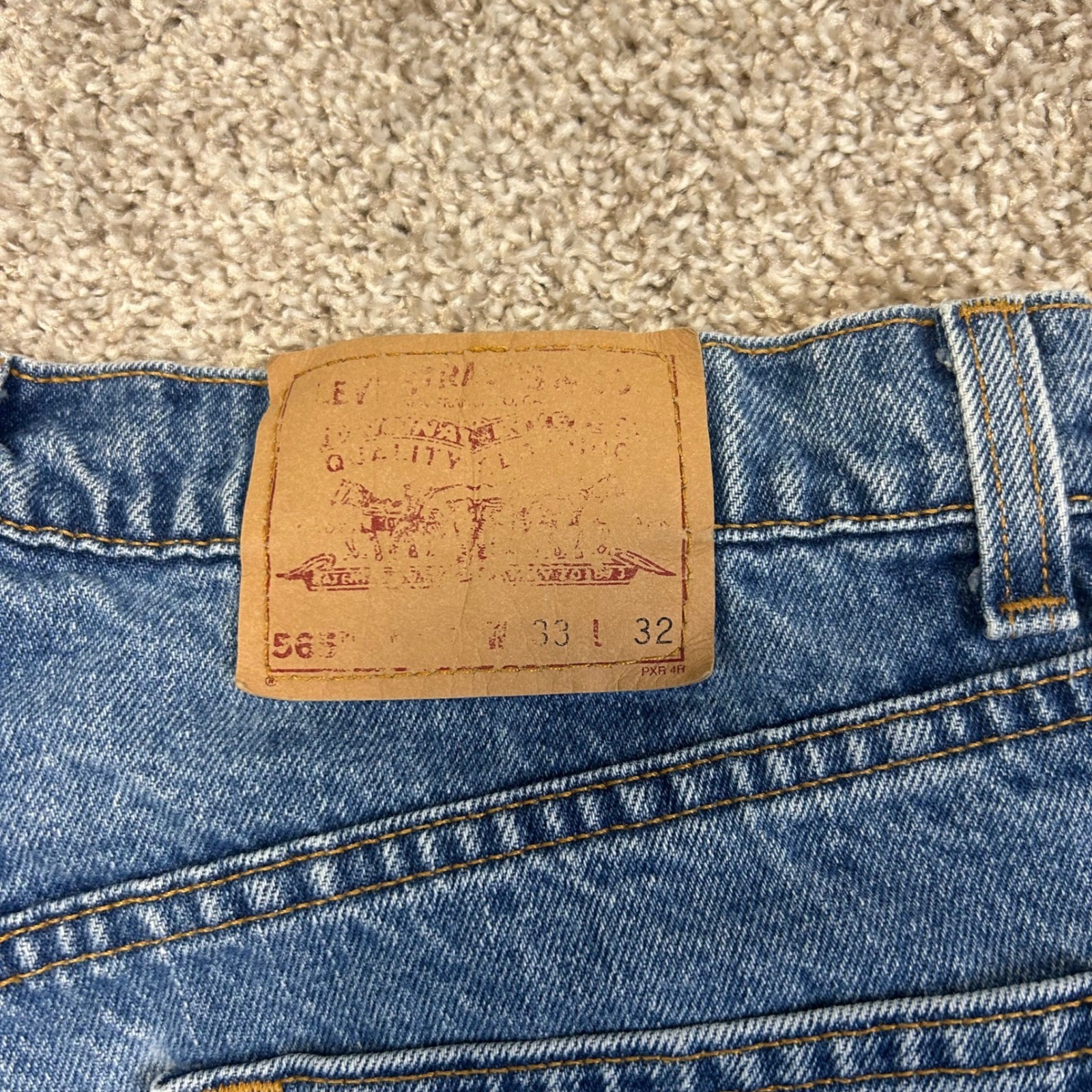 Vintage Levi’s 565 Loose Fit Wide Leg Jeans Men 33×32 USA Made 90s Medium Wash