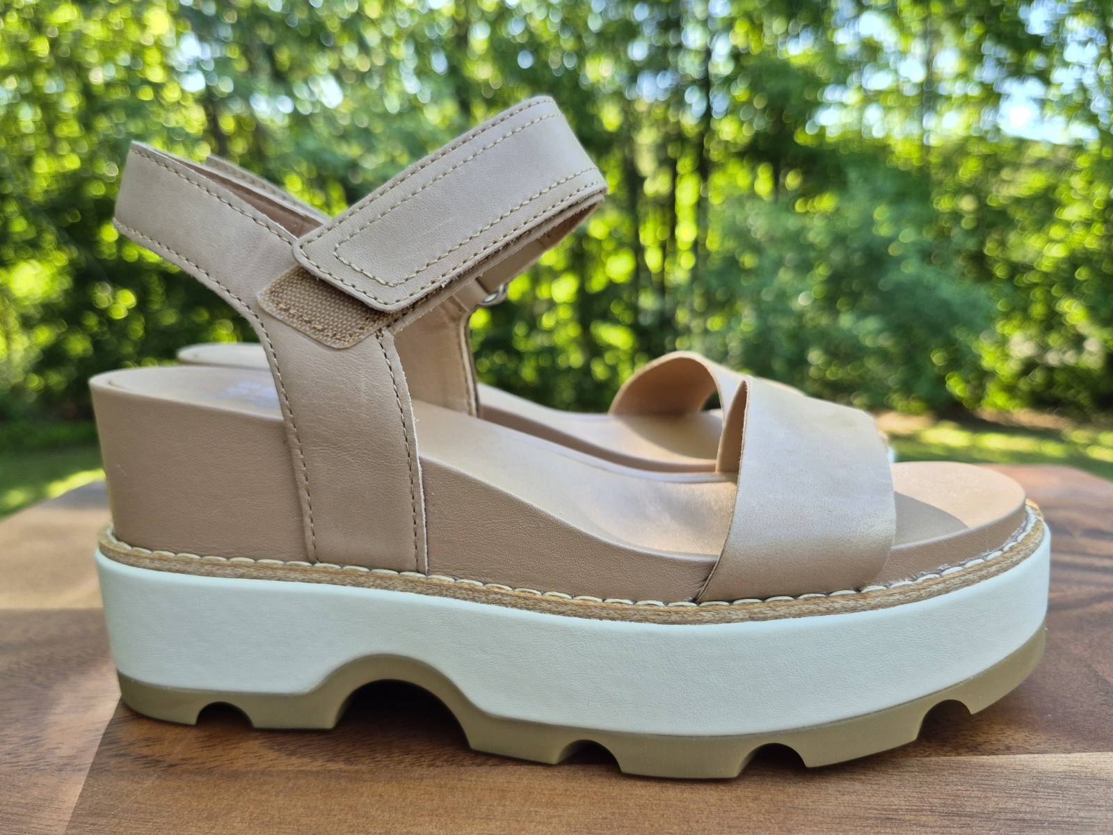 NIB SOREL Joanie IV Y-Strap Wedge Sandals, Honest Beige & Bleached Ceramic, 6M