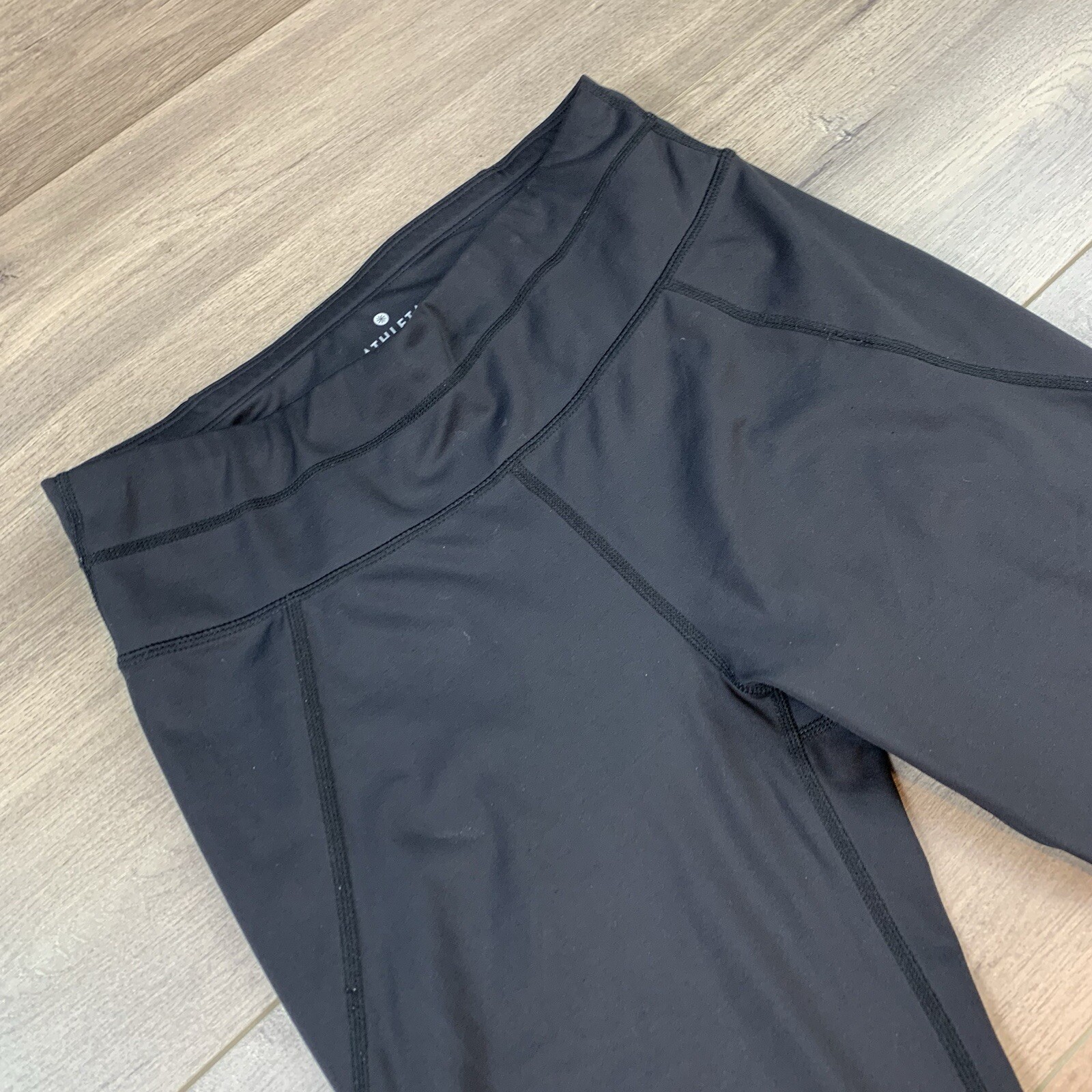 Athleta Laser Mesh Sonar Capri Leggings Women’s Small Black Activewear Workout