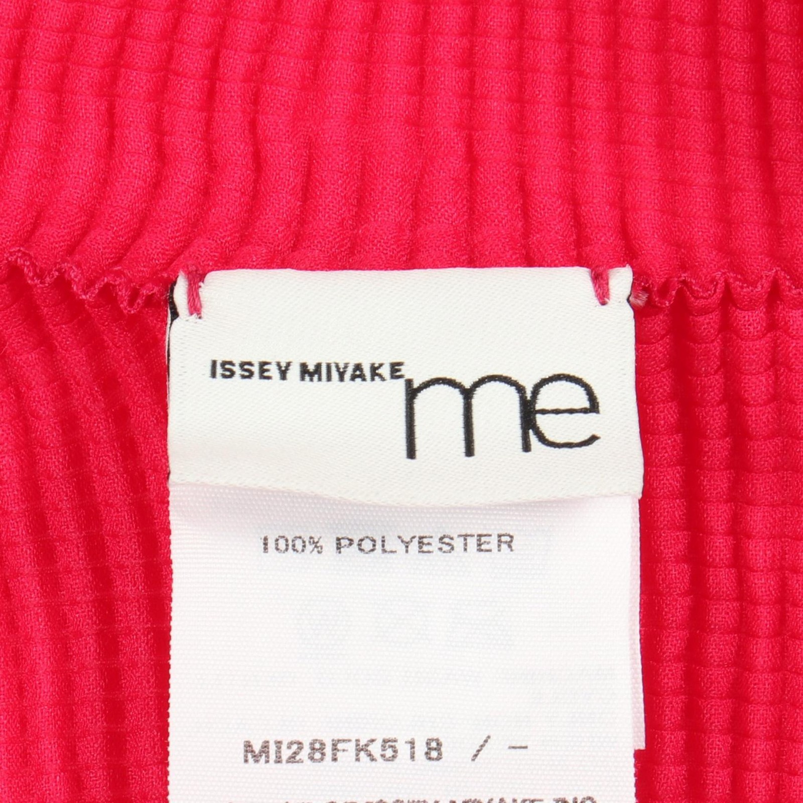 Issey Miyake me ISSEY MIYAKE Polyester High Neck Short Sleeve Top – DUTY FREE