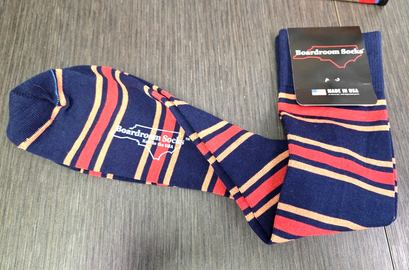 Boardroom Socks Men’s Mid Calf Style 3542 Peach Tomato Stripes on Navy NWT