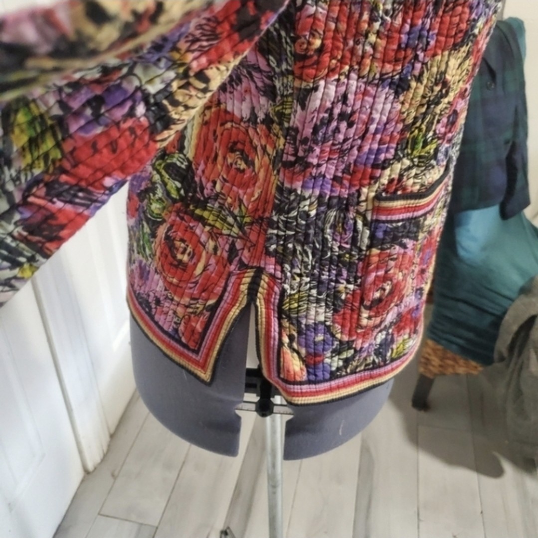 L’IND Women’s Quilted Floral Jacket Medium Mandarin Collar Frog Closure Boho Art