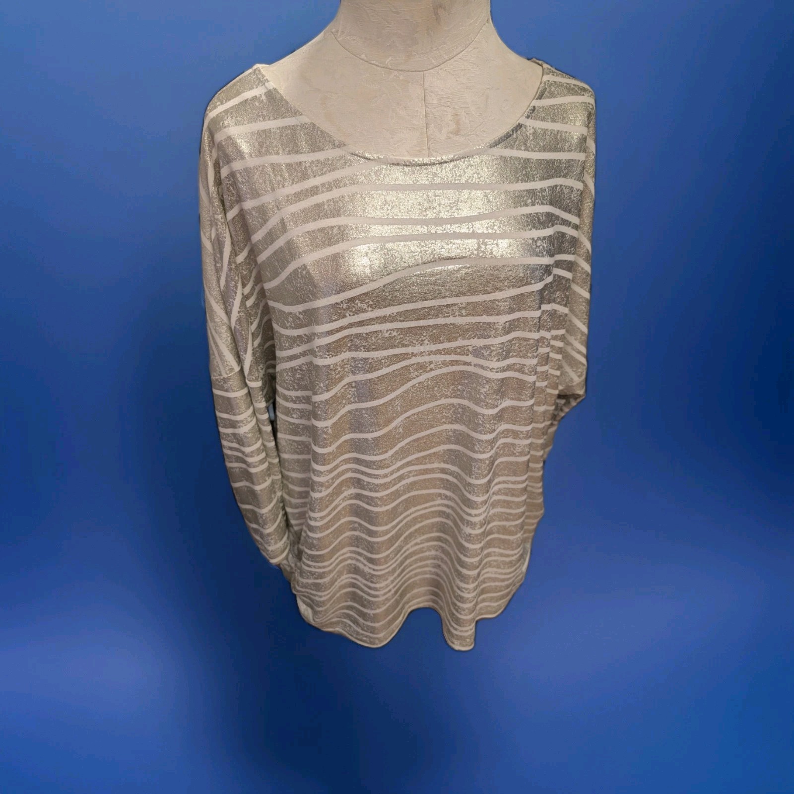 Chicos Top Size 3 XL flocked Silver striped 3/4 Sleeves Tee Tunic round neck