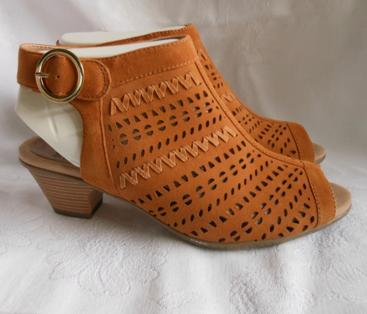 Earth Size 8.5 W Carson Hamden Tan Suede Peep Toe Booties Sandals Wide Width