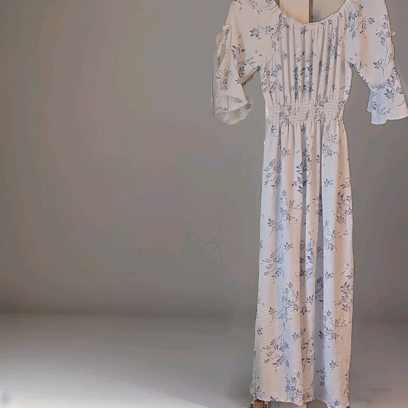 Women’s White/Blue Floral Smocked Square Neck Ruffle Sleeve Maxi Dress S