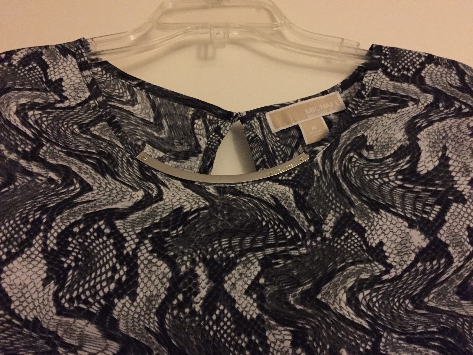 NWT MICHAEL Michael Kors Reptile Snakeskin Print Blouse Top Silver Décor $110 M