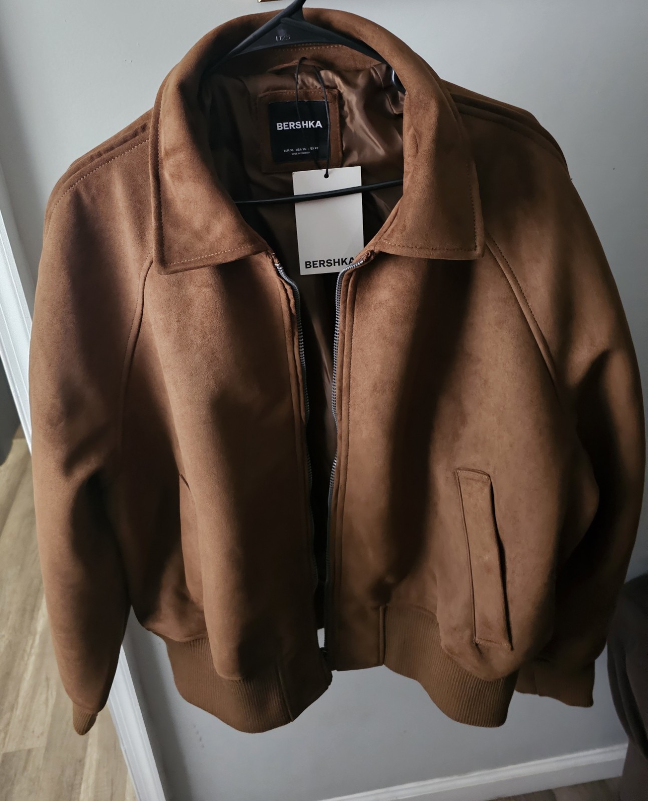 Men’s Leather Bomber Jacket Brown New, never used, size XL.