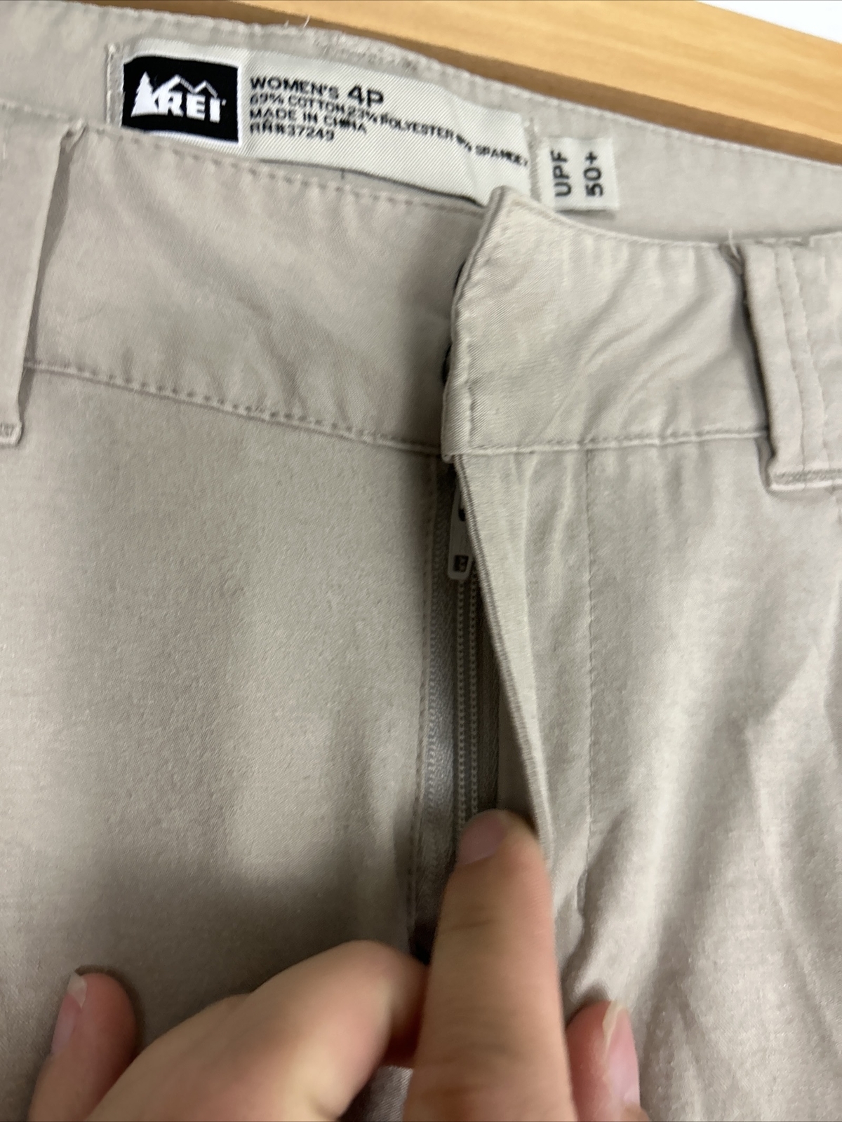 Rei Womens 4 Petite Beige Cargo Pants Upf 50+ 31×28 Cotton Blend