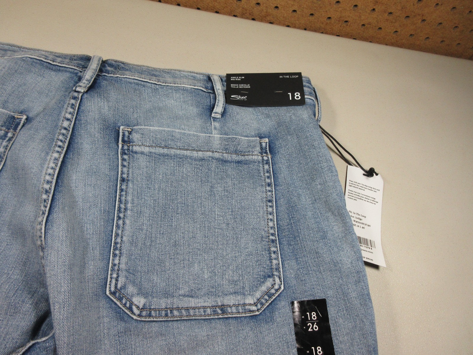 Silver Jeans womens light wash ankle slim mid rise In the Loop 18 NWT