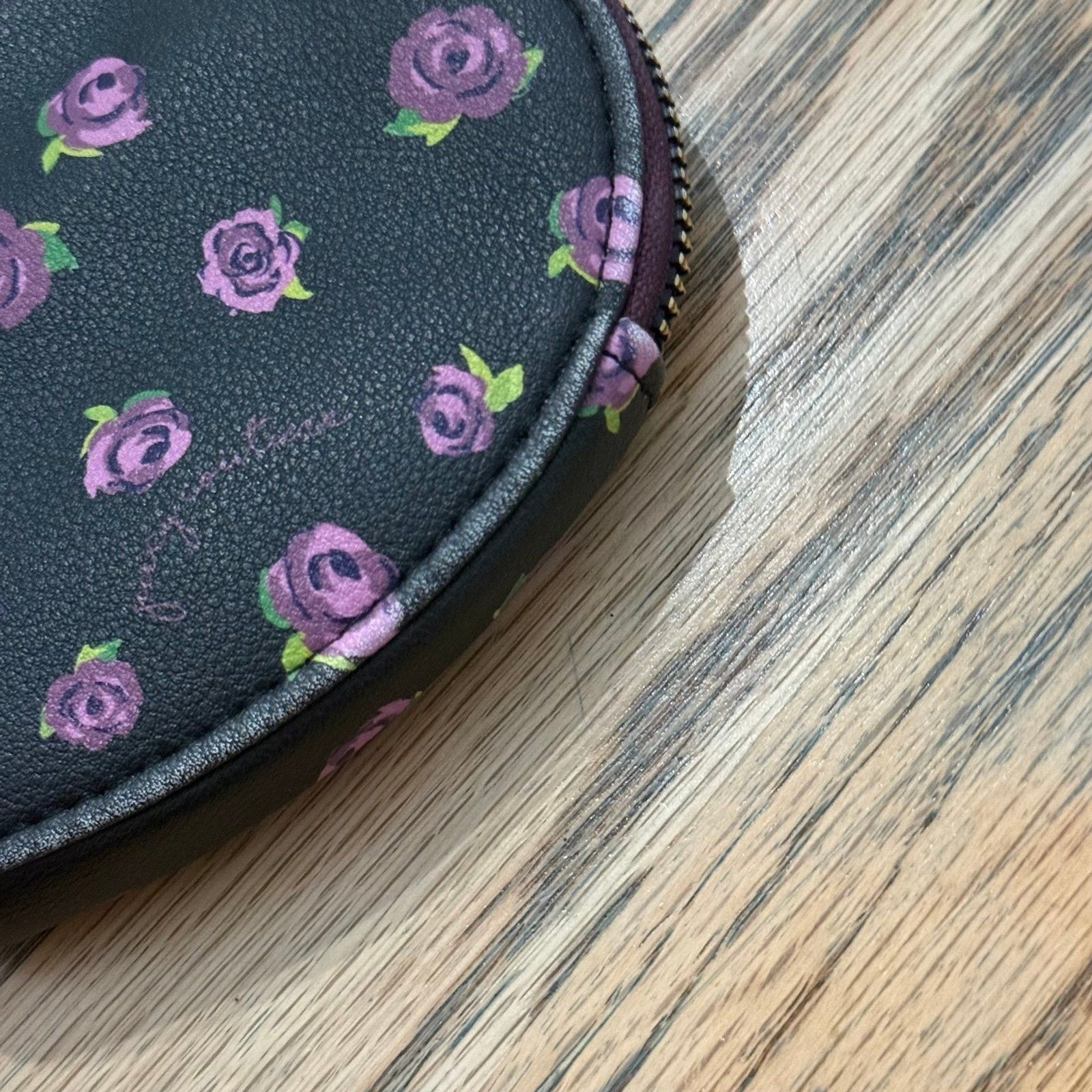 Juicy heart shaped wristlet Night Blooms