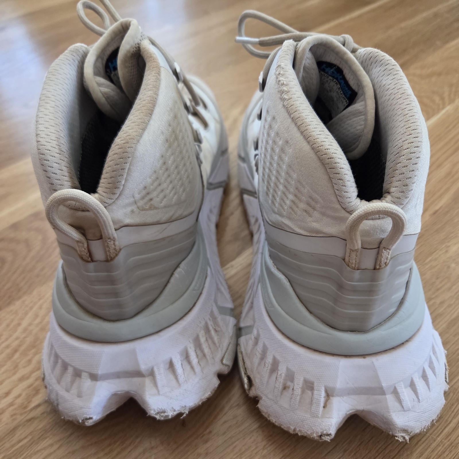 Hoka One One TenNine GTX Boots Unisex M7.5/W8.5 White Gore-Tex Vibram Hiking