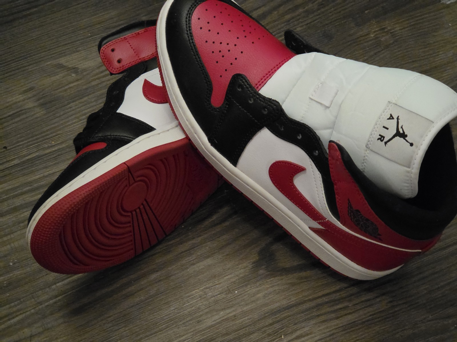 Jordan 1 Mid Alternate Bred Toe