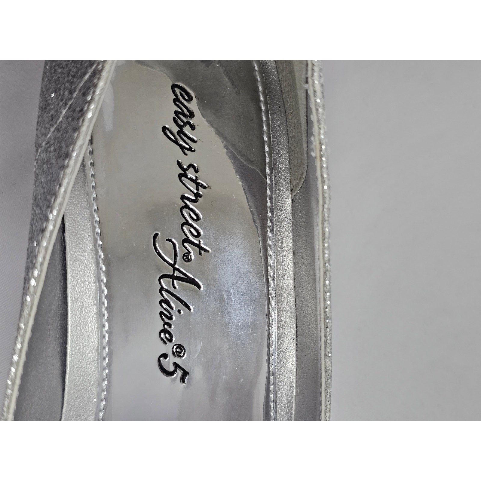 Easy Street 8.5 Silver Sparkle Evening Wedding Y2k Kitten Heel