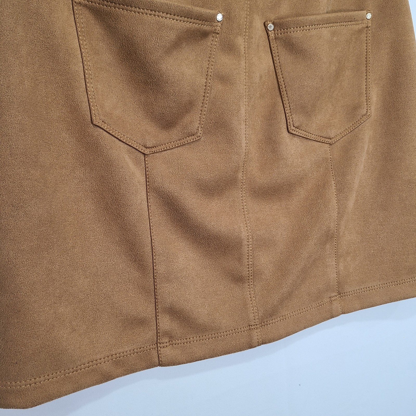 WHBM Brown Faux Suede Stretchy Snap Button Zip Mini Skirt Sz 4