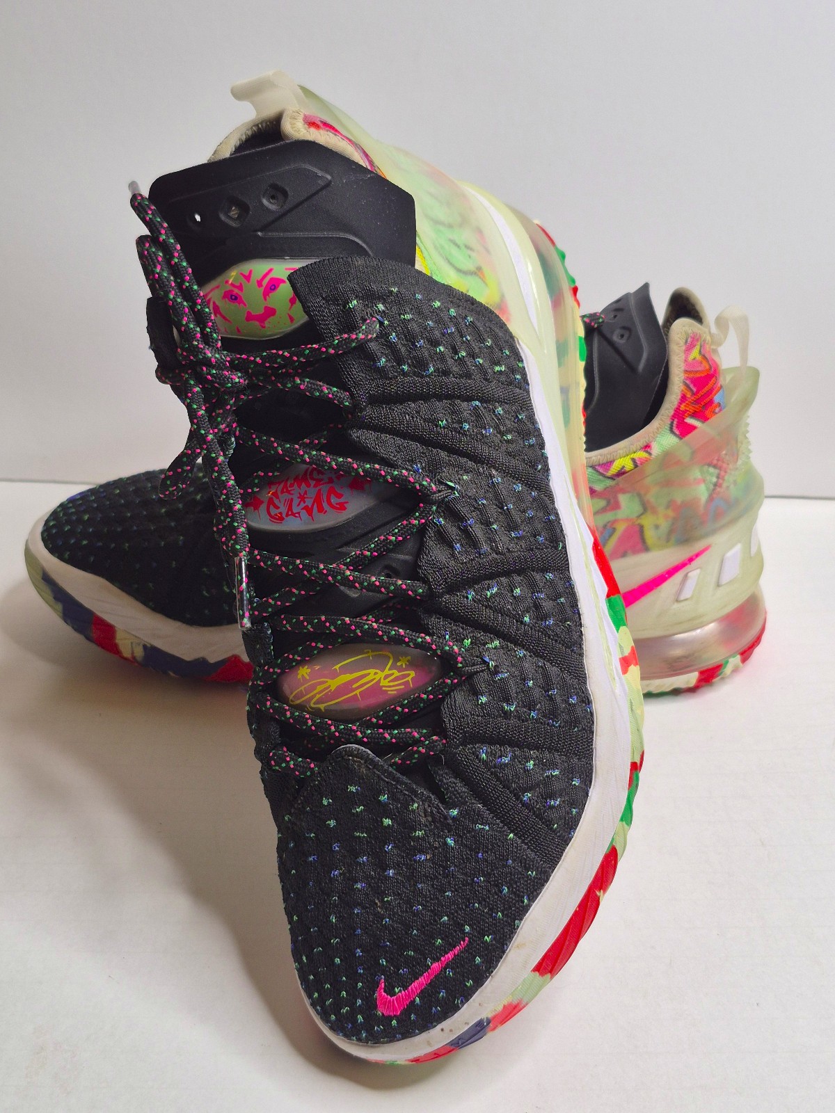 Nike Sneakers Men’s 8.5 LeBron 18 James Gang Multicolor Basketball Shoes