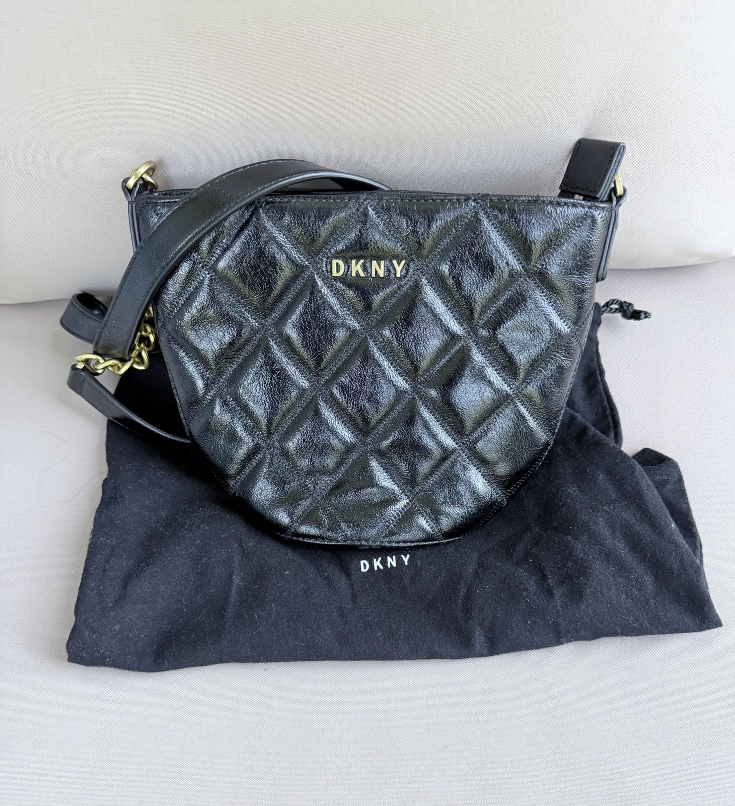 DKNY Small Black Quilted Crescent Crossbody Zip Gold Chain Strap Dust Bag