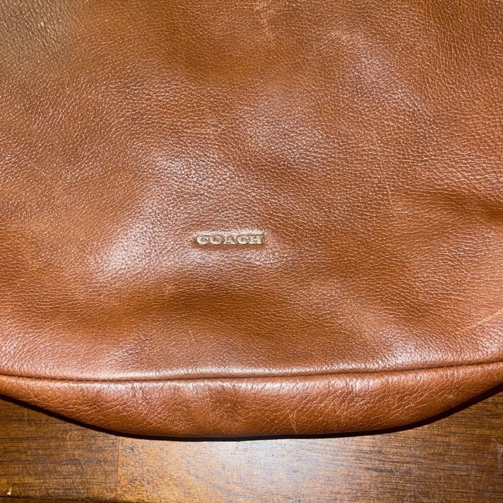 Coach Madison Pebbled Leather Shoulder Bag. Camel brown. Code 27858.