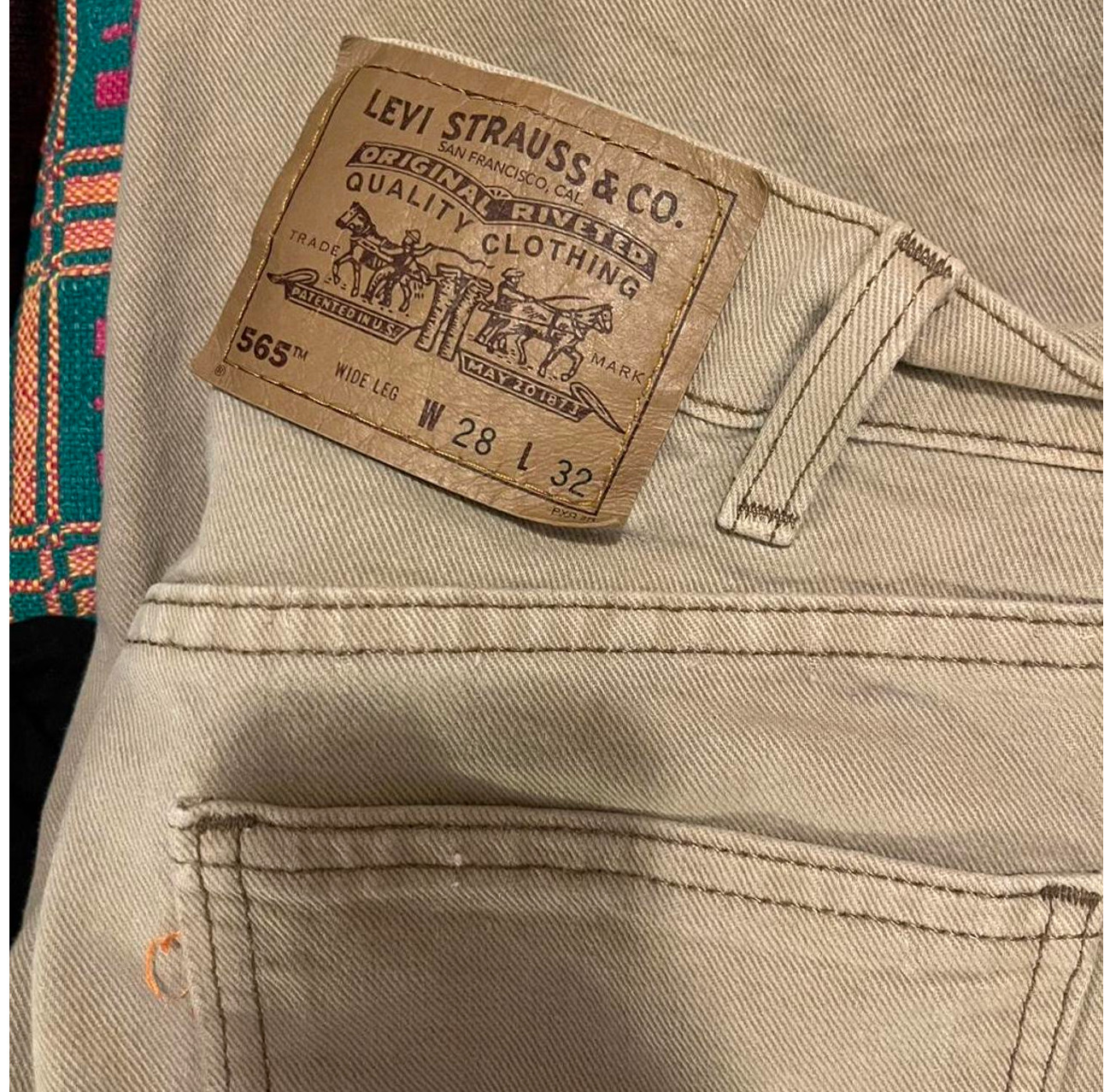 Vintage Levi’s 565 Orange Tab Loose Fit Wide Leg Tan Jeans Sz 28×31 Made In USA