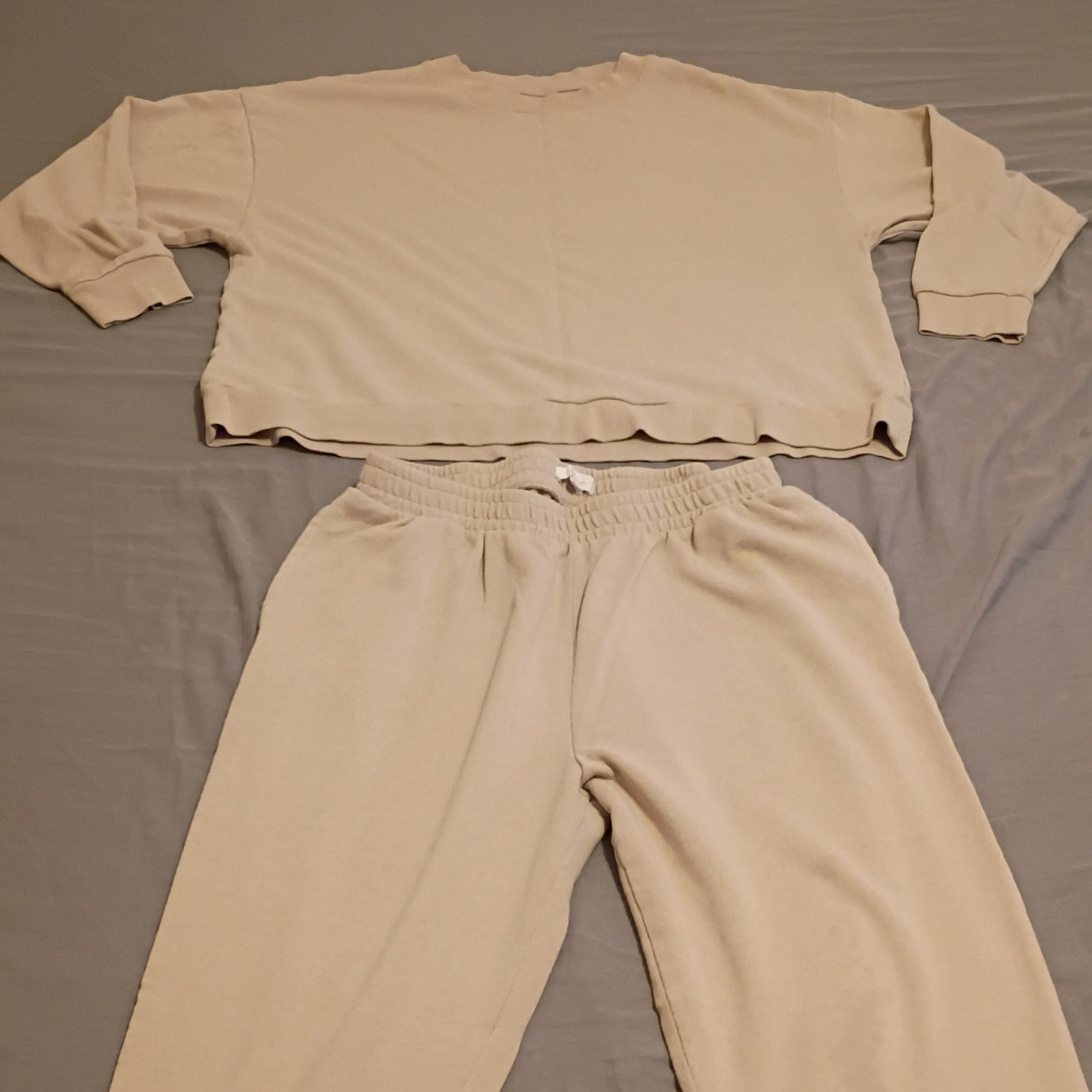 Colsie Women’s Beige 2-Piece Sweatsuit Set L Crewneck Fleece Elastic Waist